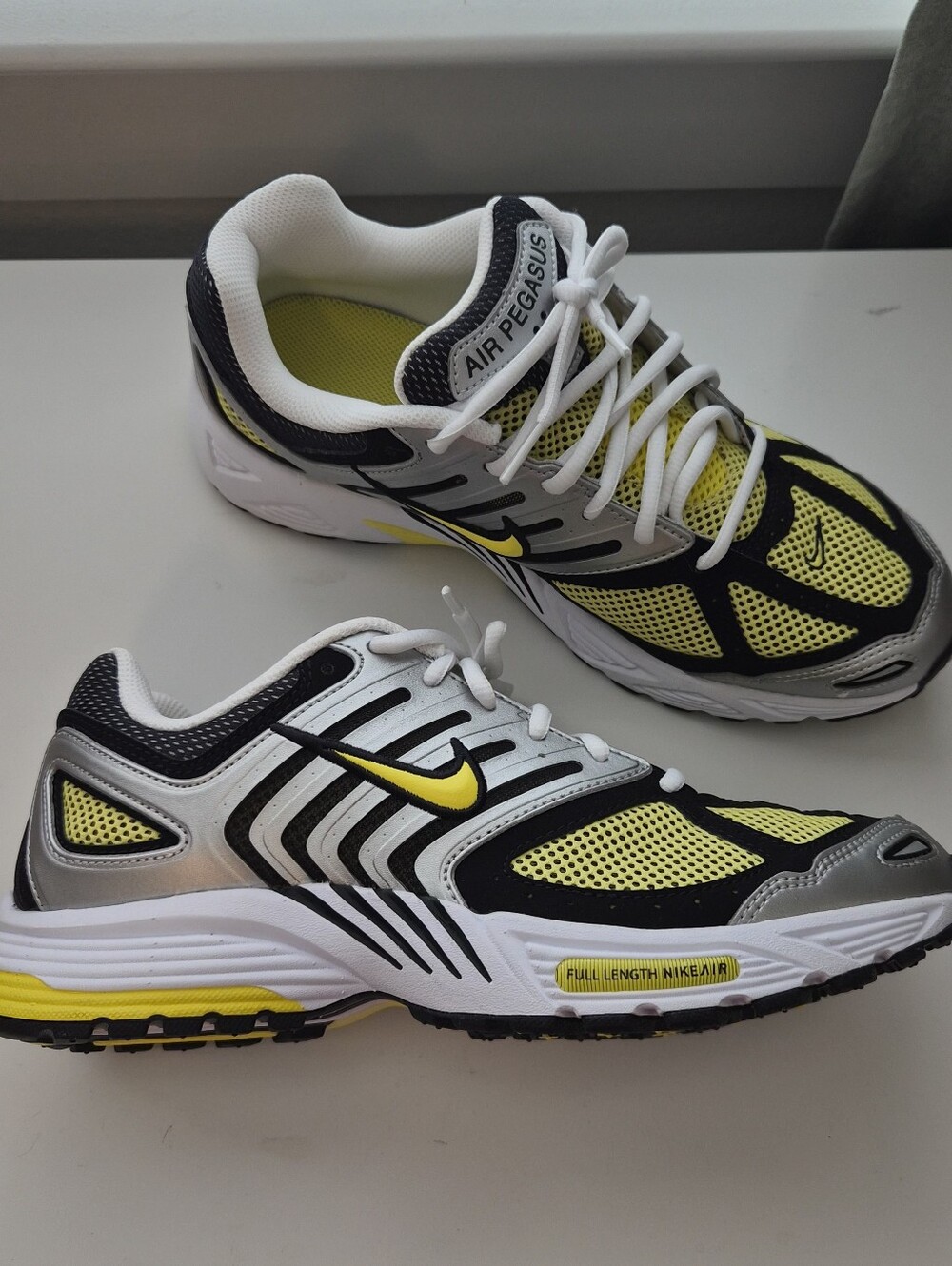 NEW Nike Air Pegasus 2K5 Women's Running Shoes Black White Yellow Size 10